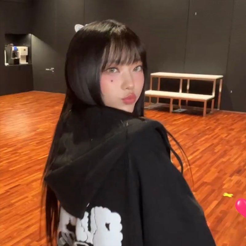 NEWJEANS BUNNIES CLUB SWEATSHIRT