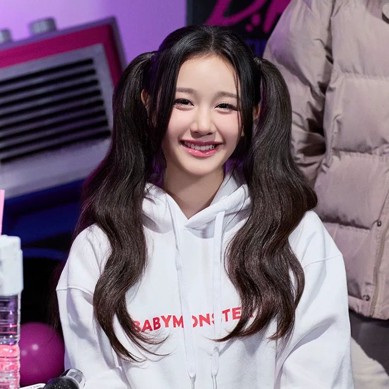 BABYMONSTER TOUR 2025 "HELLO MONTERS" SWEATSHIRT