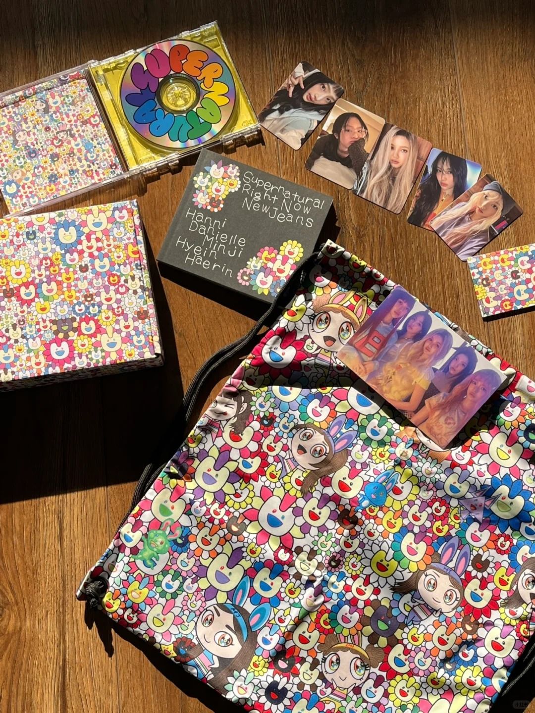 NJZ NEWJEANS ZUGBANDTASCHE MIT PERSONALISIERTER BOX UND ZUBEHÖR