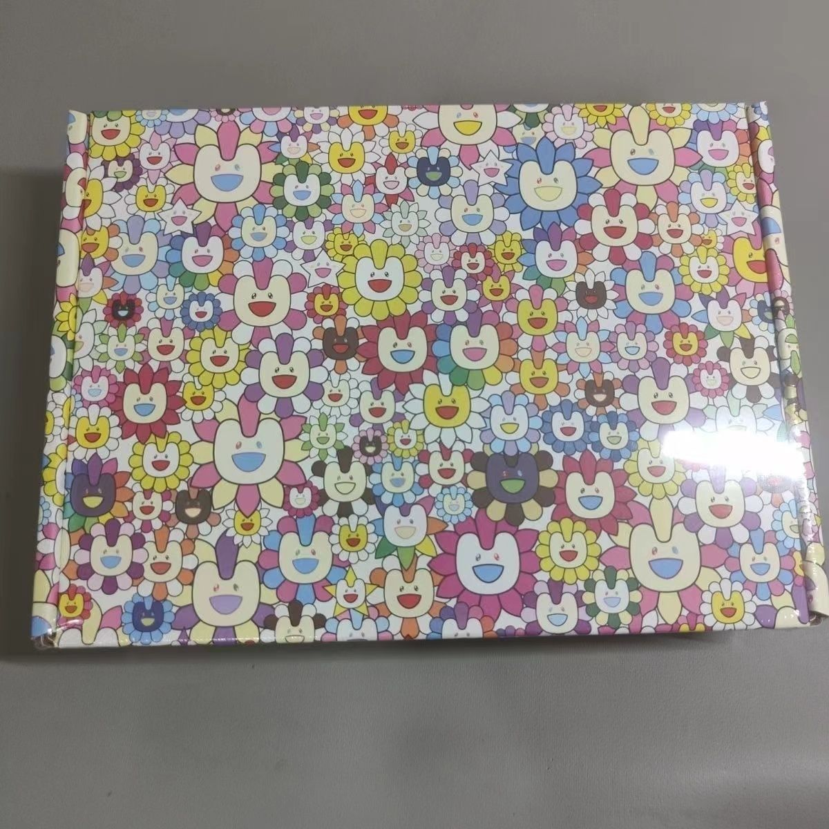 NJZ NEWJEANS ZUGBANDTASCHE MIT PERSONALISIERTER BOX UND ZUBEHÖR